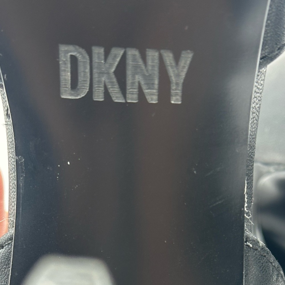 DKNY monogram spell out logo black stiletto 4” heels shoes women’s pumps size 7 - Picture 10 of 10